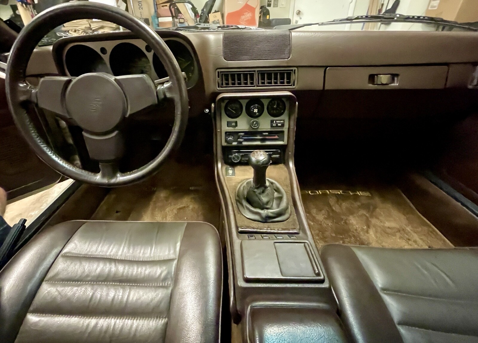 Porsche-944-1983-6