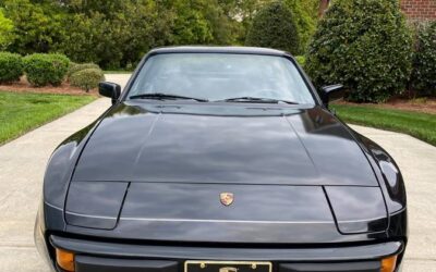 Porsche 944  1985 black
