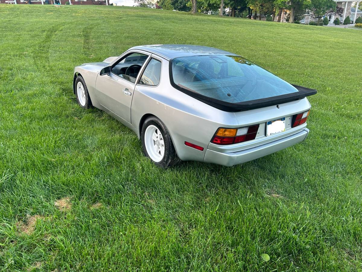 Porsche-944-1985-silver-3