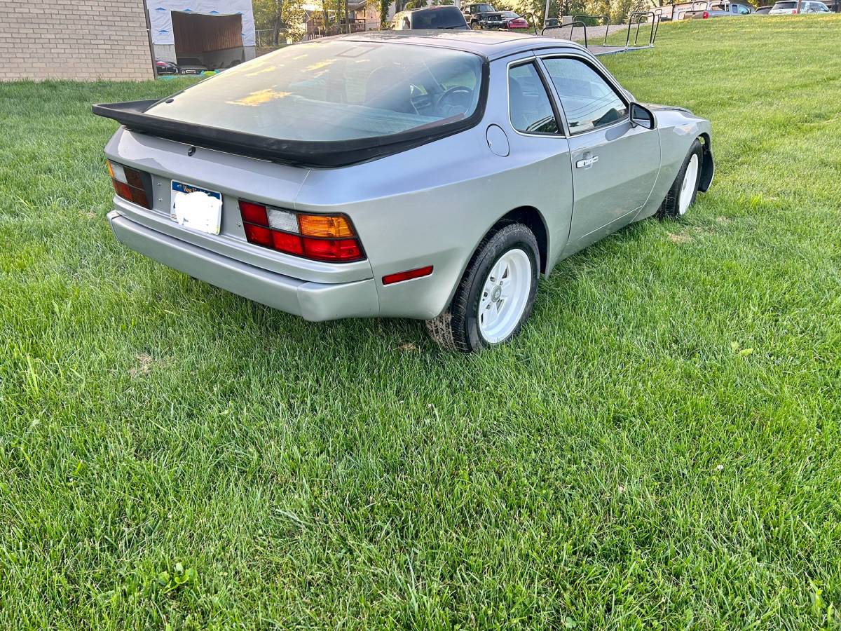 Porsche-944-1985-silver-4