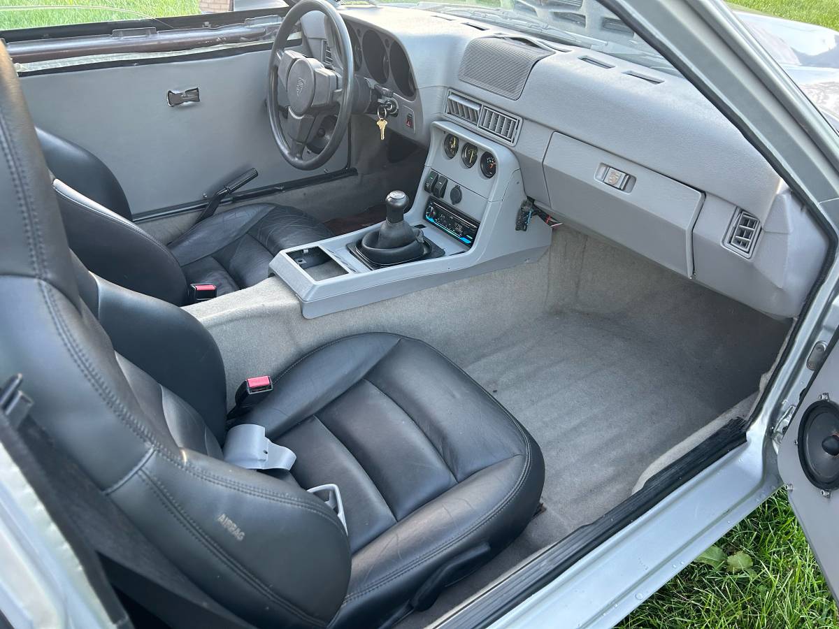 Porsche-944-1985-silver-8