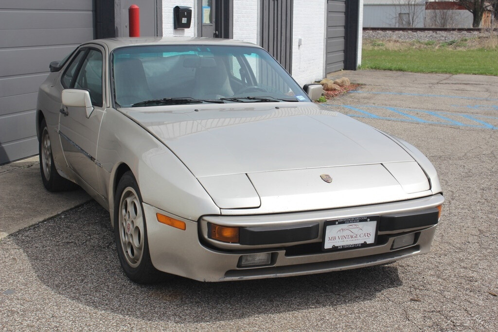 Porsche-944-1988-Hatchback-1