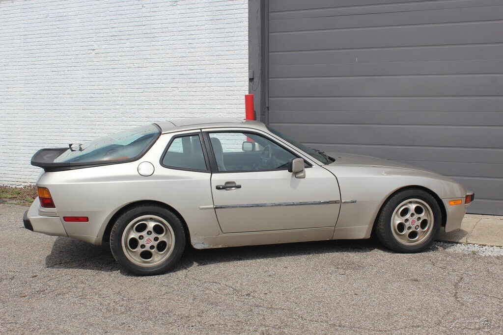 Porsche-944-1988-Hatchback-10