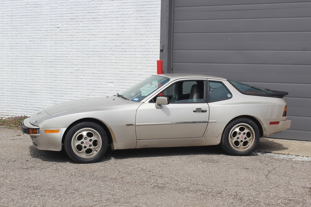 Porsche-944-1988-Hatchback-11