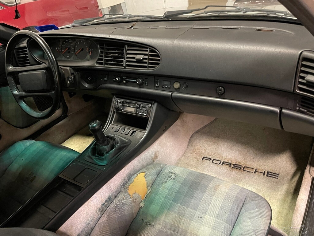 Porsche-944-1988-Hatchback-14