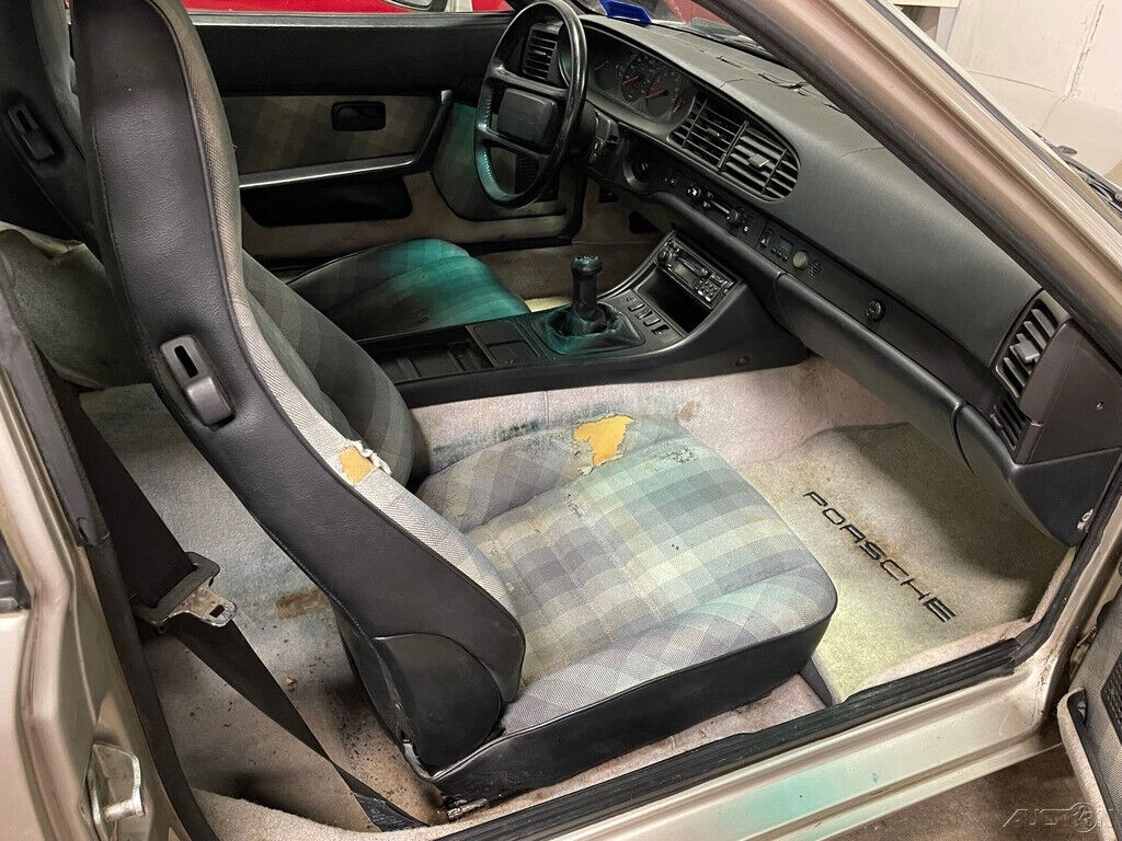 Porsche-944-1988-Hatchback-15