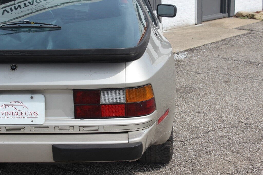 Porsche-944-1988-Hatchback-8