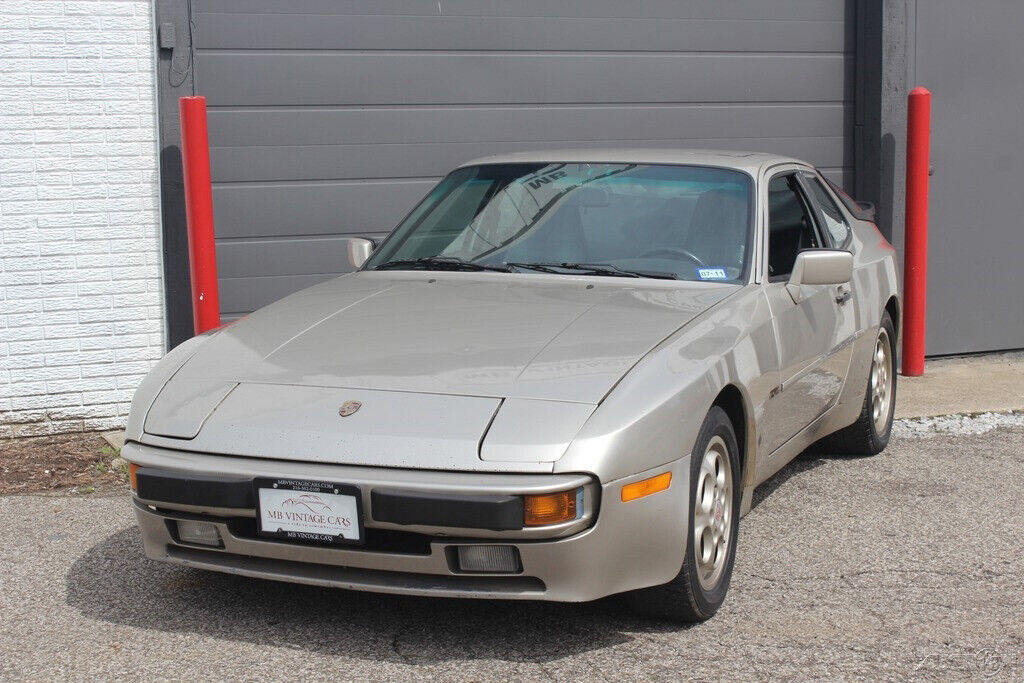 Porsche 944 1988 Hatchback