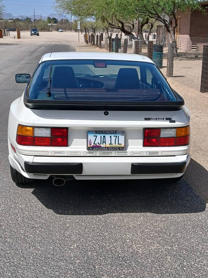 Porsche 944  1989 white