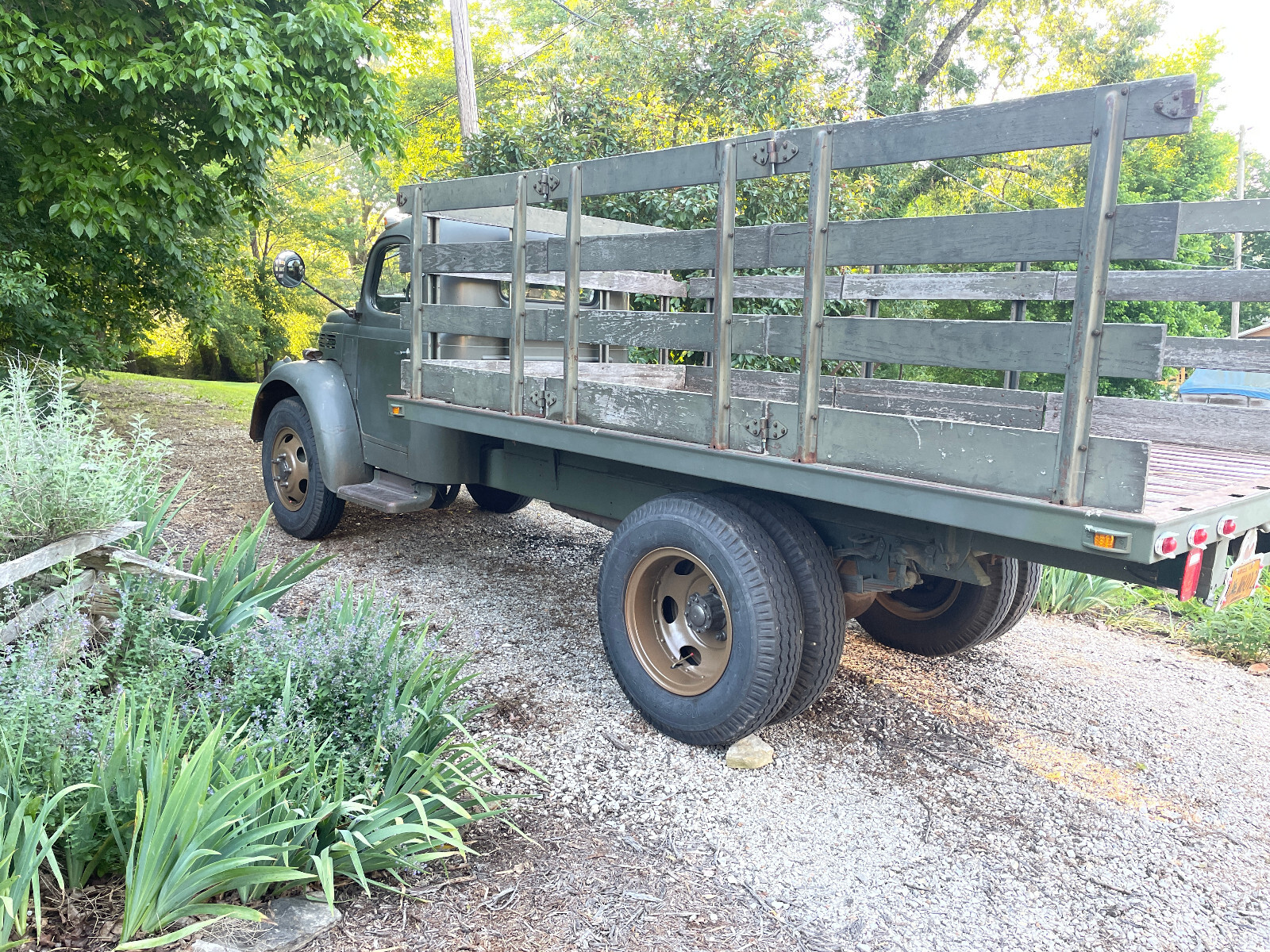 REO-Speedwagon-1949-Wagon-12