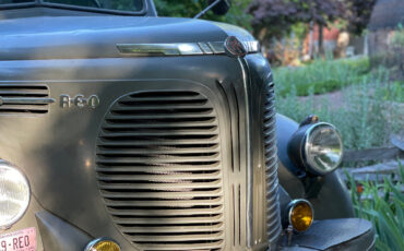 REO-Speedwagon-1949-Wagon-2