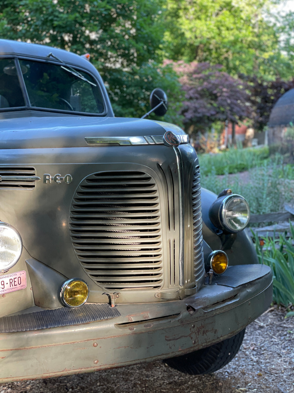 REO-Speedwagon-1949-Wagon-2