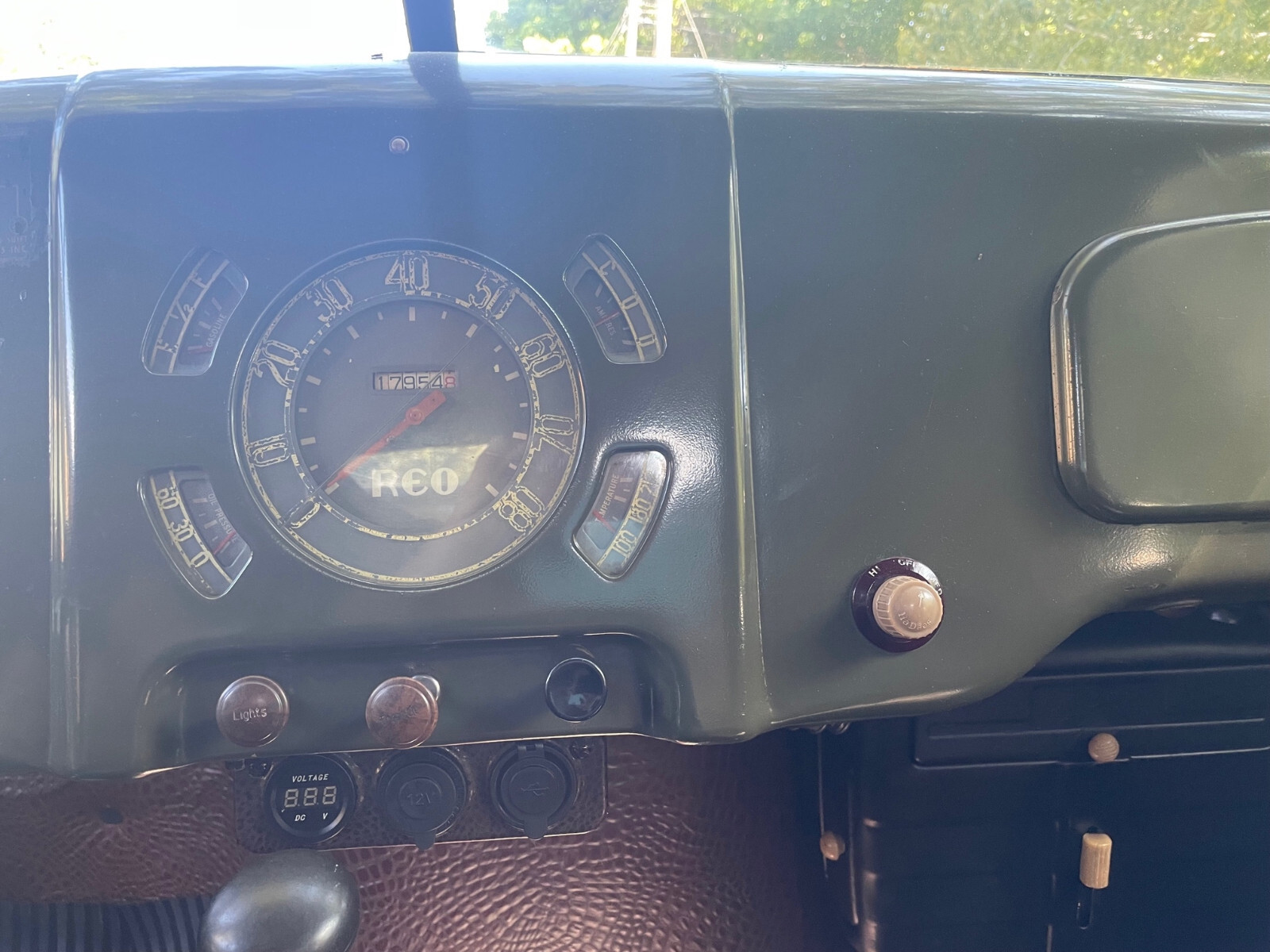 REO-Speedwagon-1949-Wagon-23