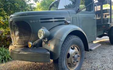 REO-Speedwagon-1949-Wagon-4