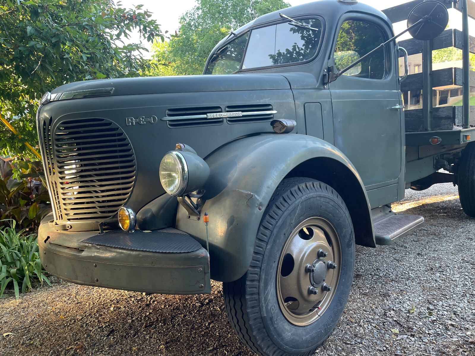 REO-Speedwagon-1949-Wagon-4
