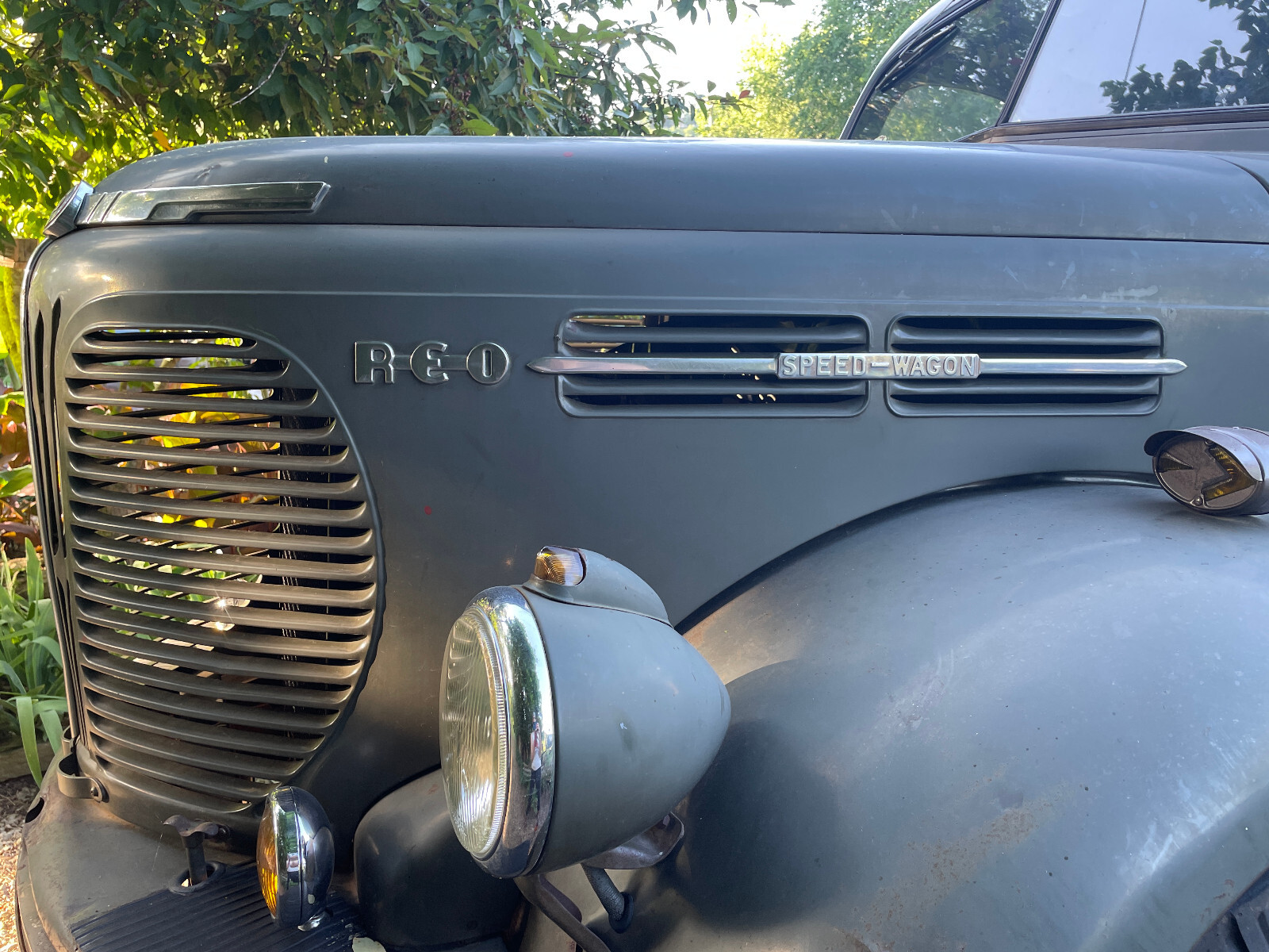 REO-Speedwagon-1949-Wagon-7