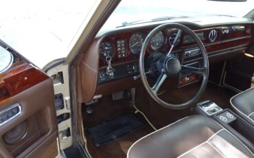 Rolls-Royce-Corniche-1983-Convertible-19