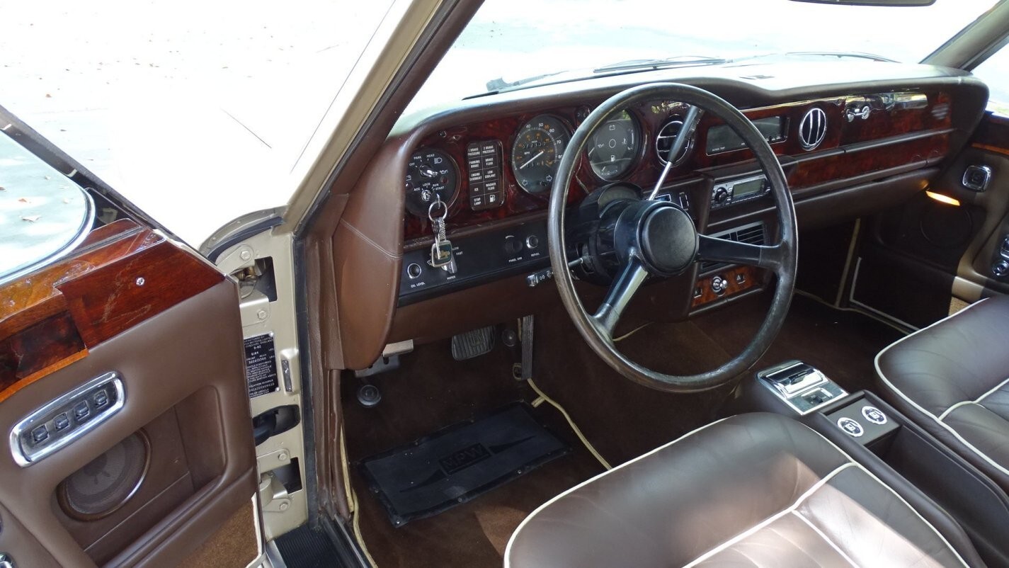 Rolls-Royce-Corniche-1983-Convertible-19