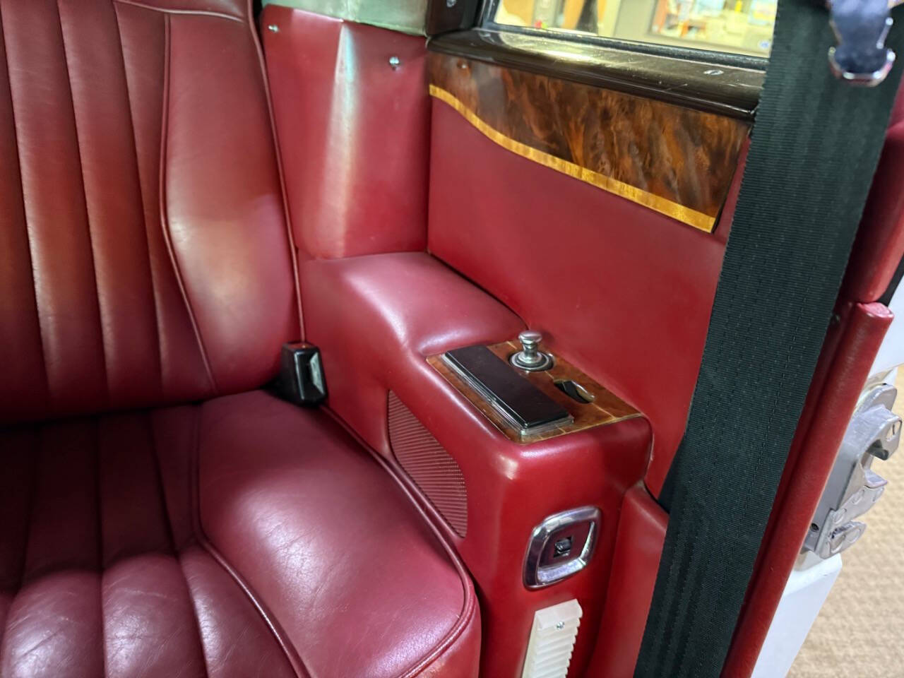 Rolls-Royce-Corniche-1985-Coupe-34