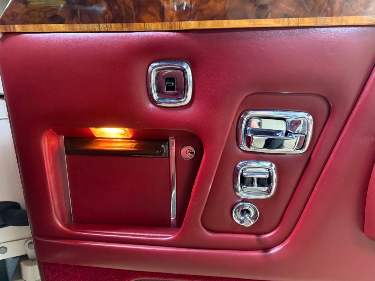Rolls-Royce-Corniche-1985-Coupe-39