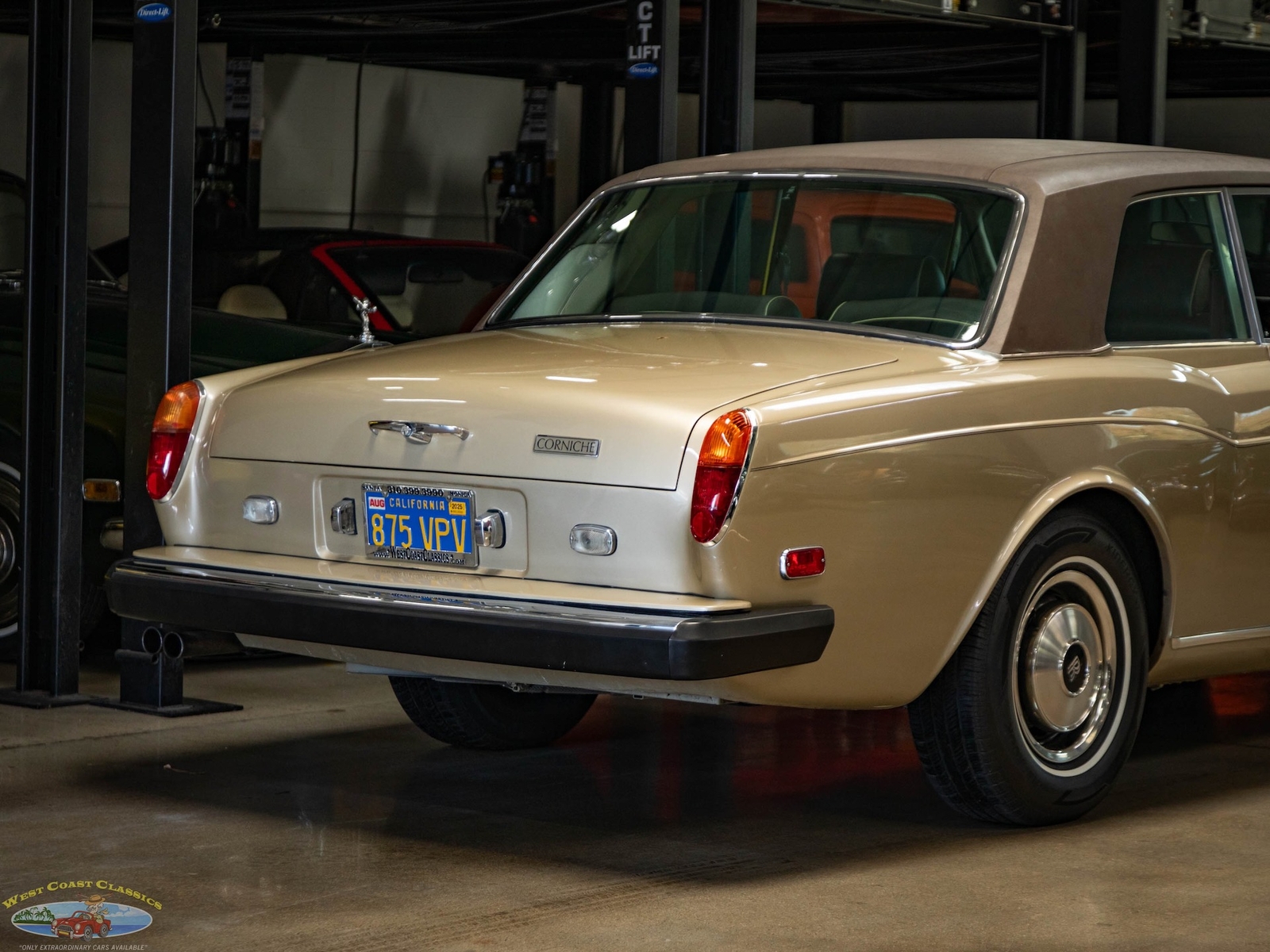 Rolls-Royce-Corniche-2-Door-1978-2-Door-Coupe-25