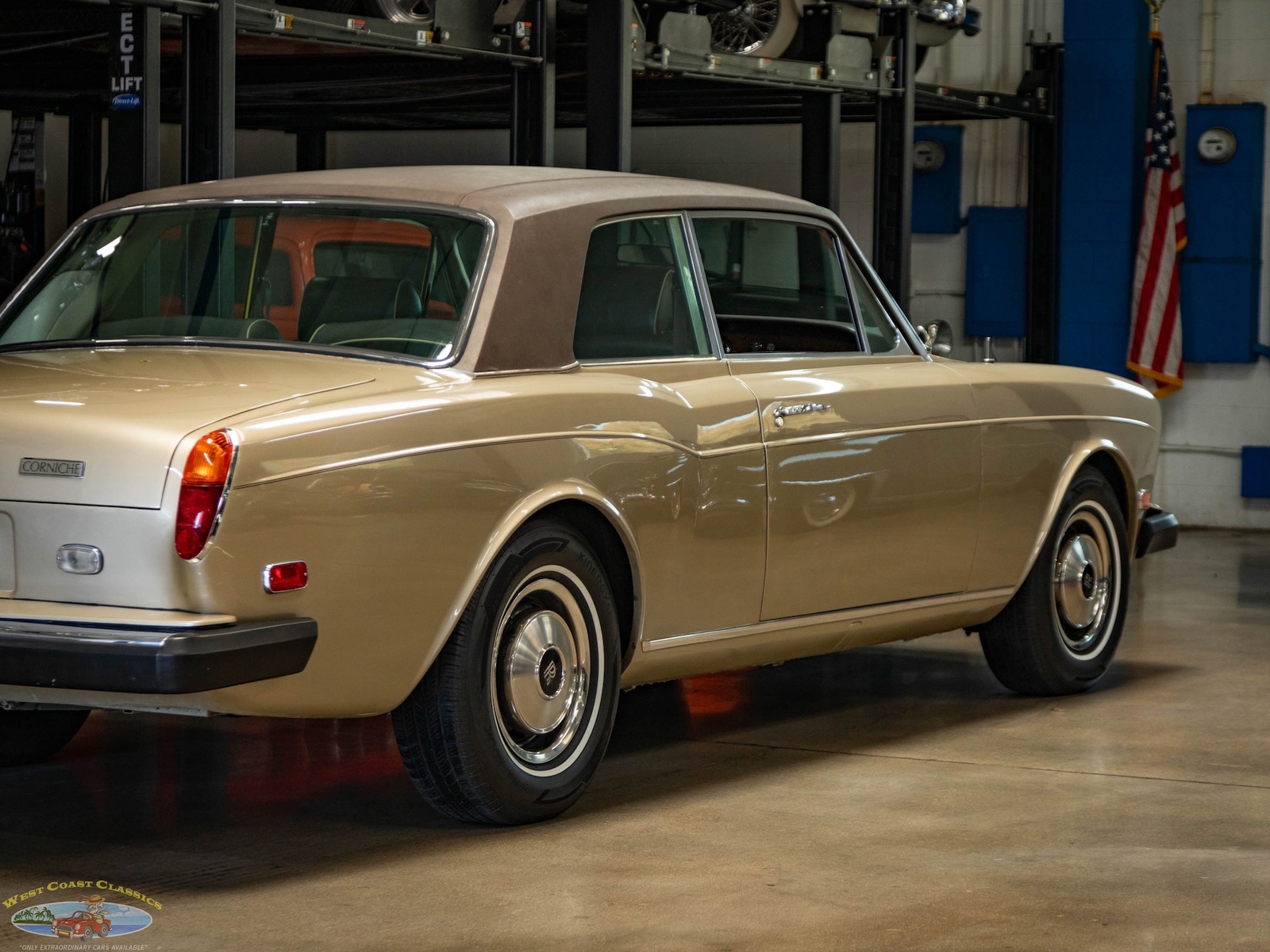 Rolls-Royce-Corniche-2-Door-1978-2-Door-Coupe-26