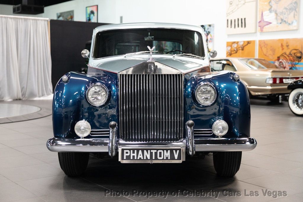 Rolls-Royce-Phantom-1962-Sedan-2