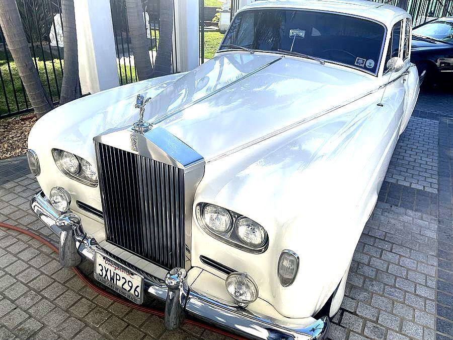 Rolls-Royce-Silver-Cloud-III-1964-Luxury-Sedan-1