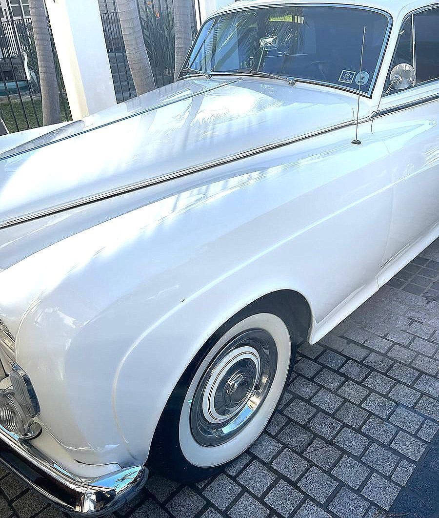 Rolls-Royce-Silver-Cloud-III-1964-Luxury-Sedan-10