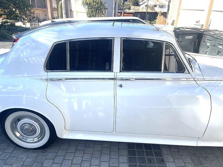 Rolls-Royce-Silver-Cloud-III-1964-Luxury-Sedan-11