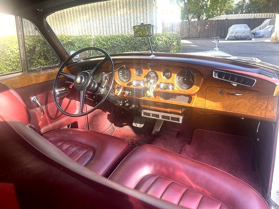Rolls-Royce-Silver-Cloud-III-1964-Luxury-Sedan-15