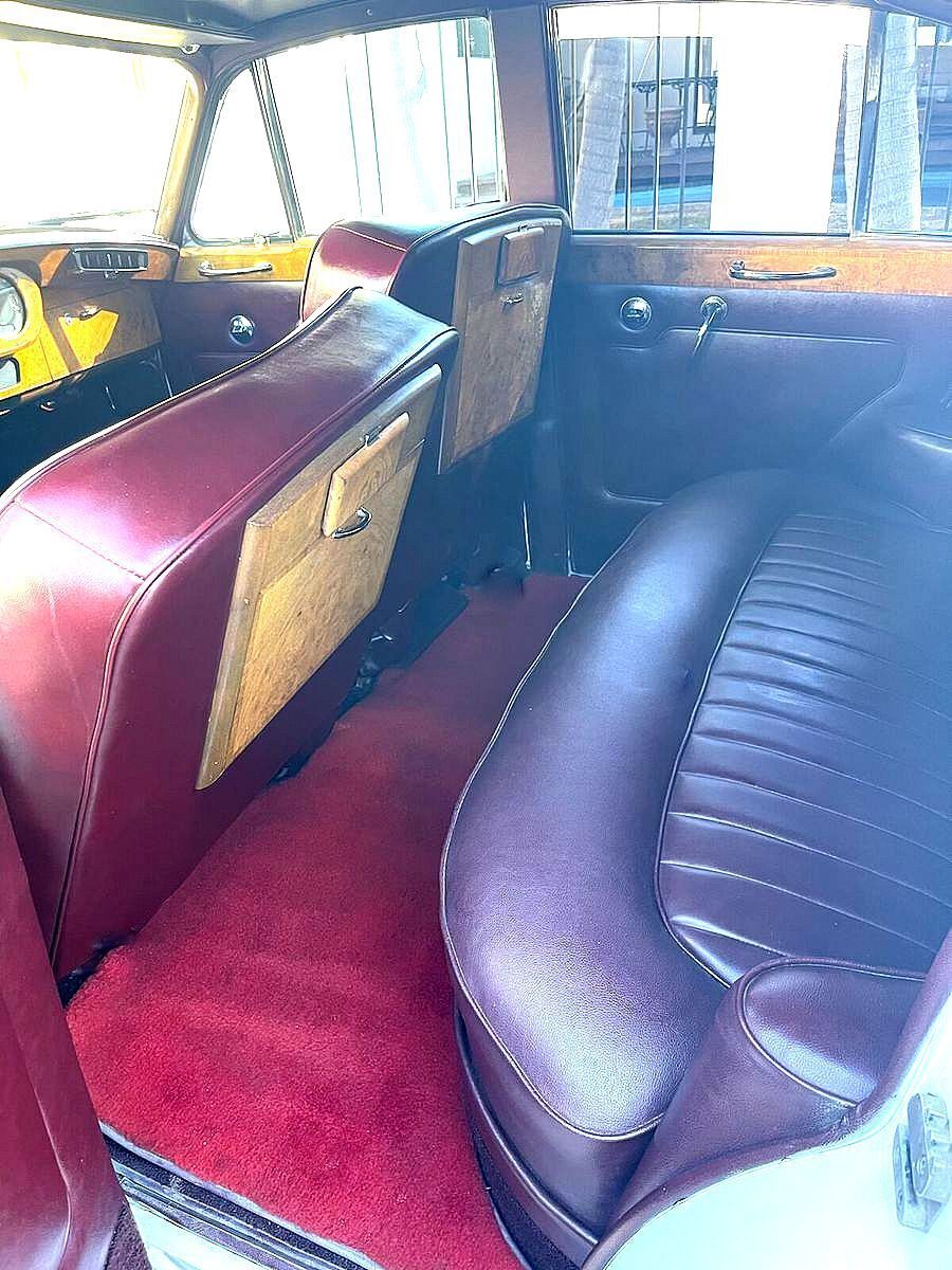Rolls-Royce-Silver-Cloud-III-1964-Luxury-Sedan-18
