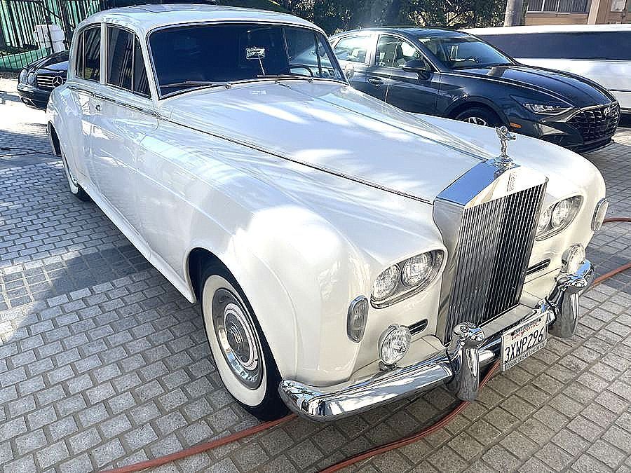 Rolls-Royce-Silver-Cloud-III-1964-Luxury-Sedan-24
