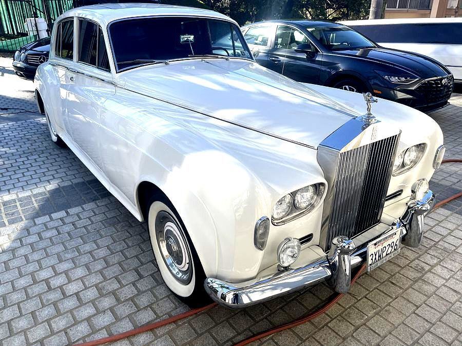 Rolls-Royce-Silver-Cloud-III-1964-Luxury-Sedan-4