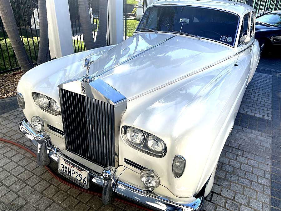 Rolls-Royce-Silver-Cloud-III-1964-Luxury-Sedan-9