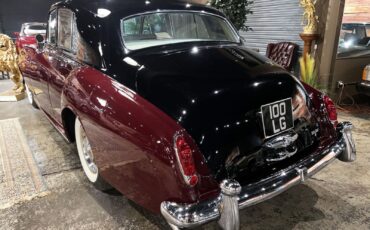 Rolls-Royce-Silver-Cloud-III-1965-Sedan-11
