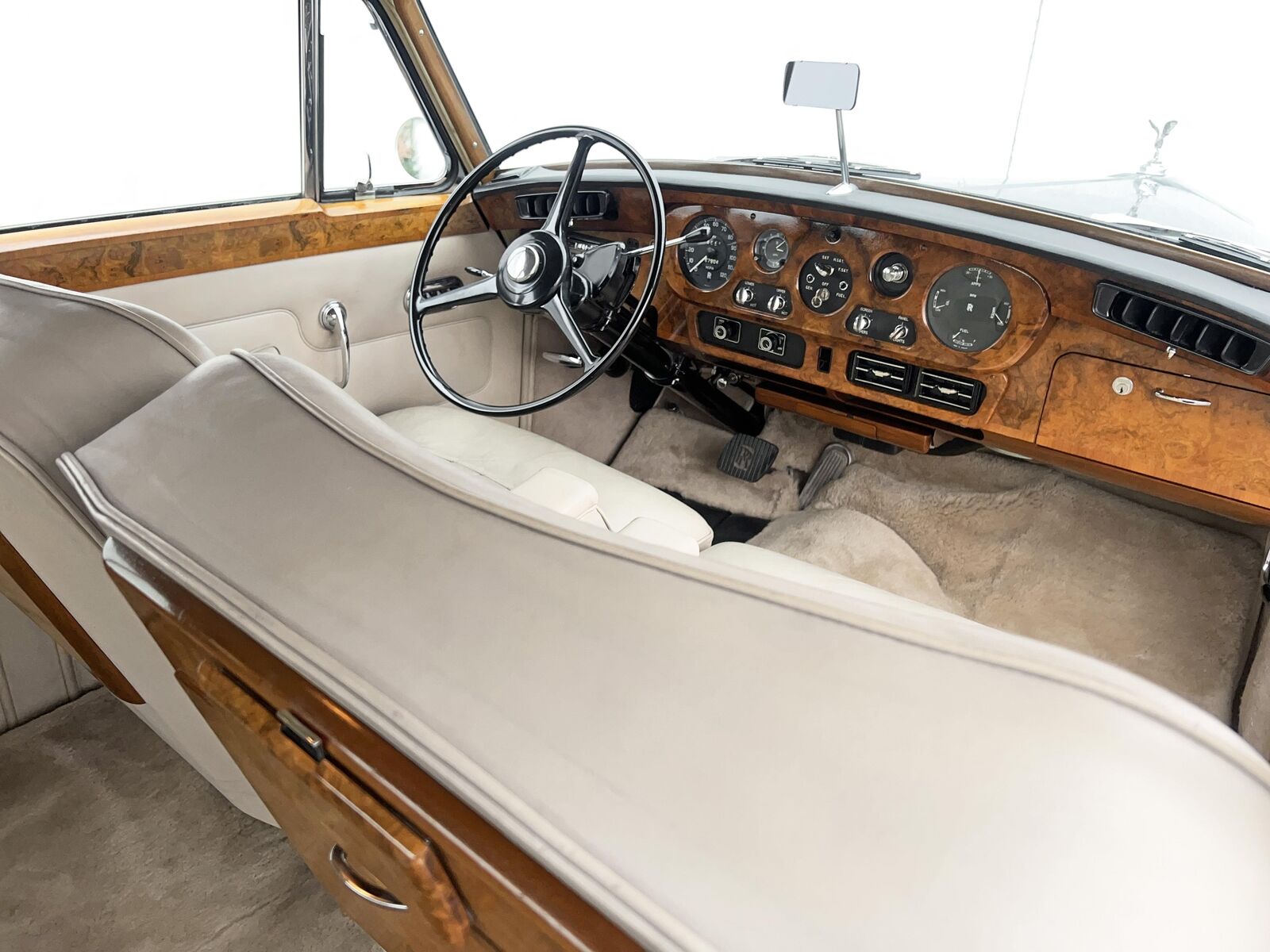 Rolls-Royce-Silver-Cloud-III-1965-Sedan-25