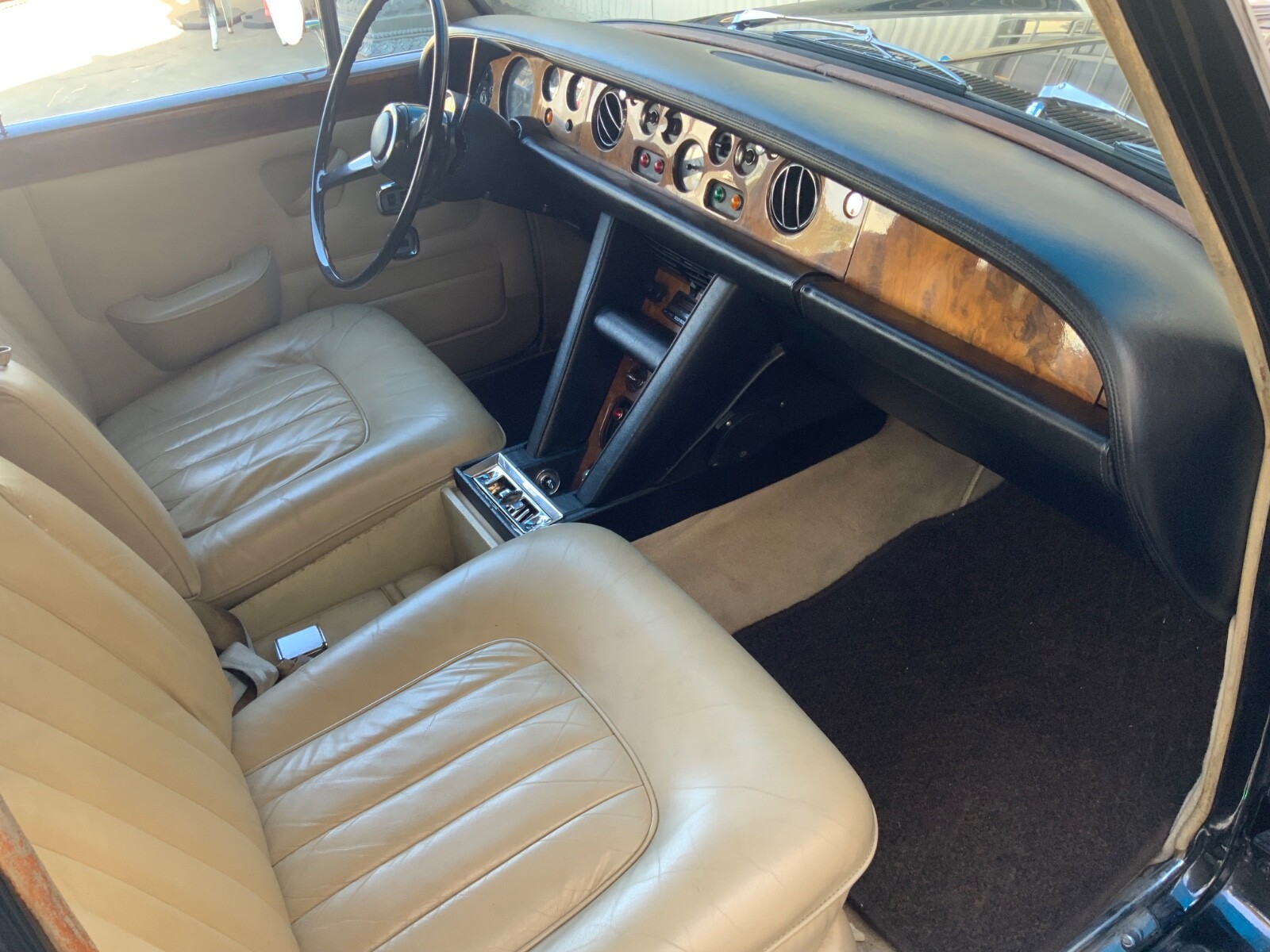 Rolls-Royce-Silver-Shadow-1968-Sedan-11