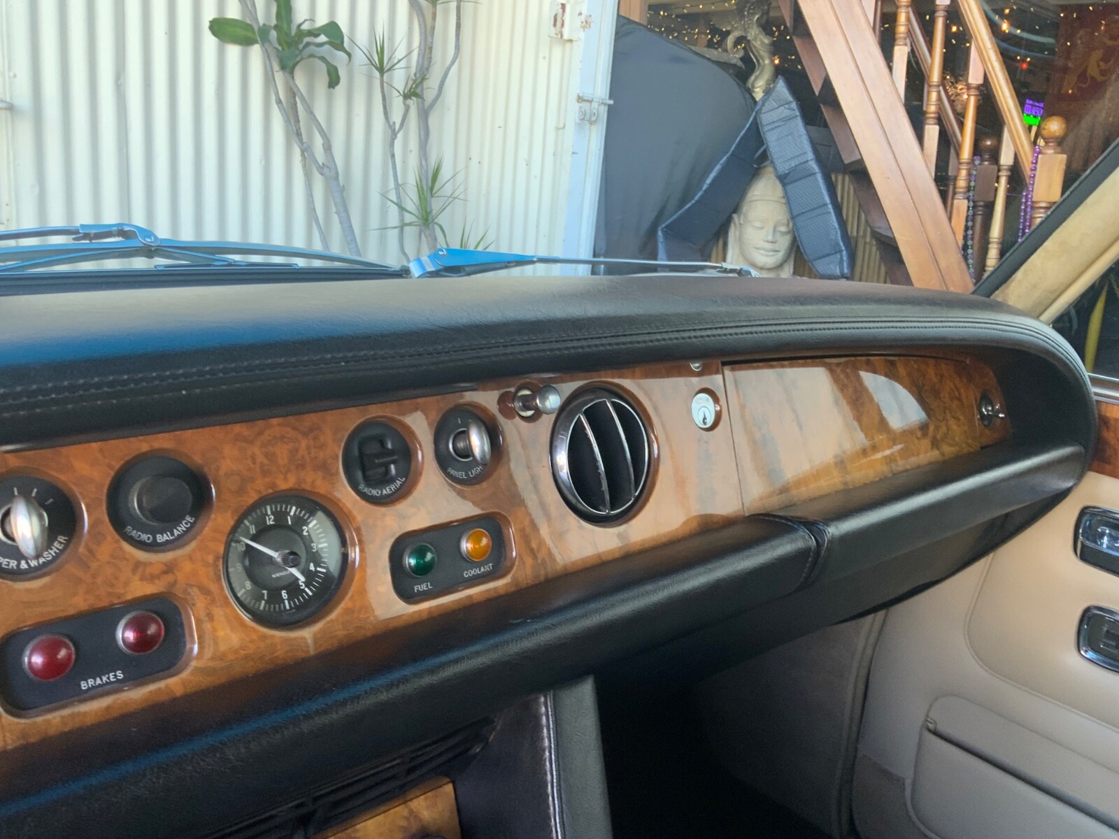 Rolls-Royce-Silver-Shadow-1968-Sedan-12