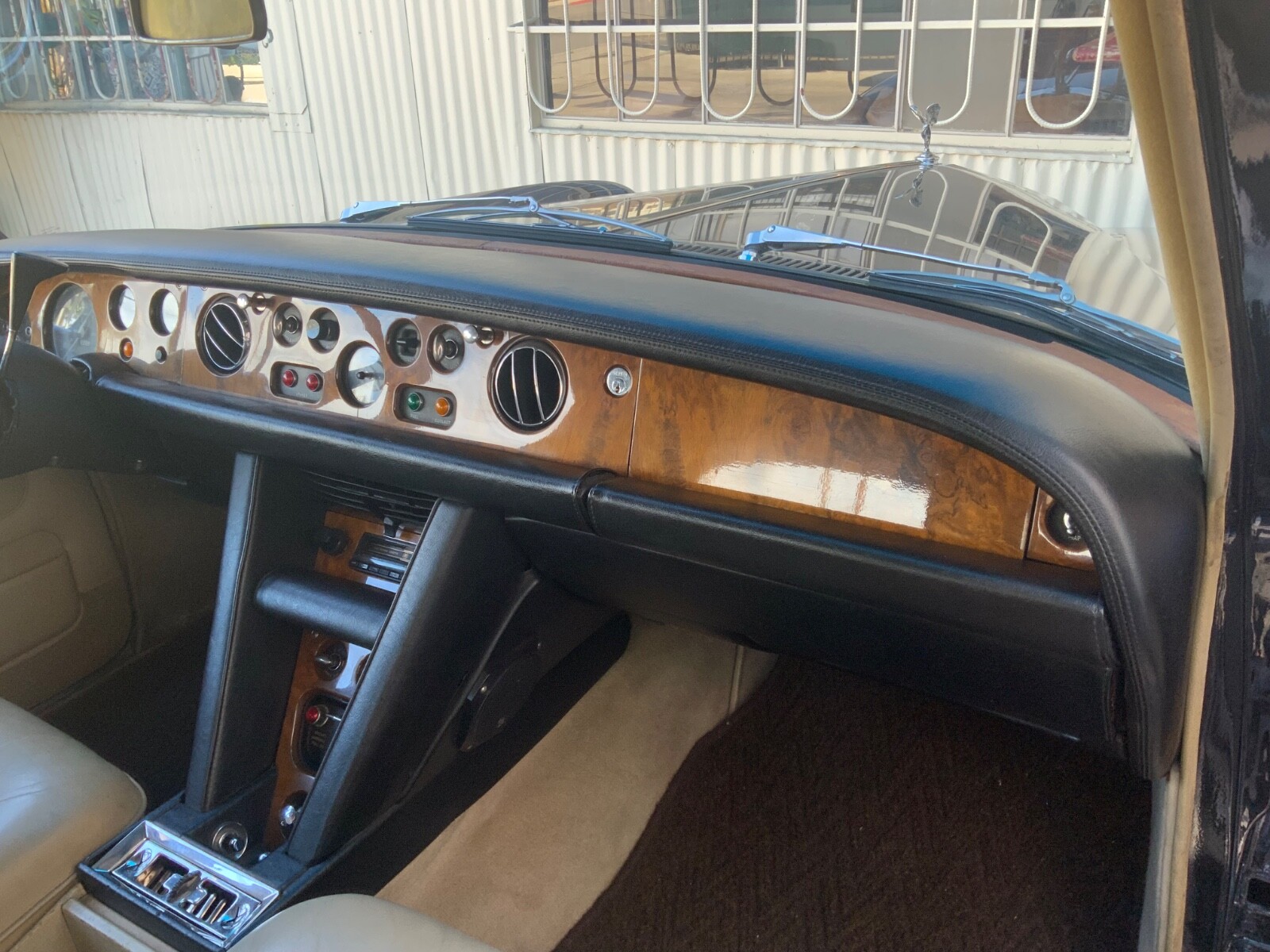 Rolls-Royce-Silver-Shadow-1968-Sedan-13