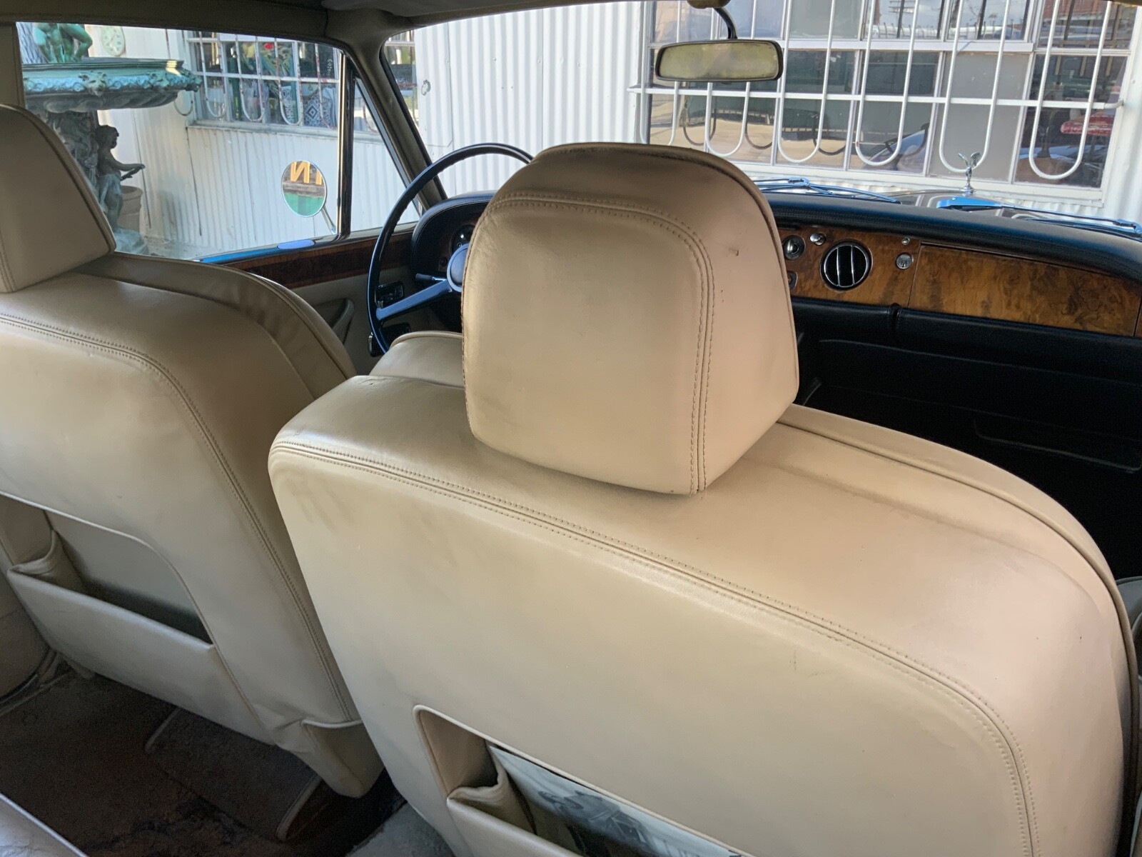 Rolls-Royce-Silver-Shadow-1968-Sedan-14