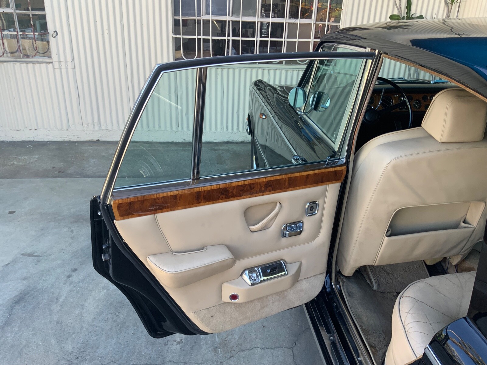 Rolls-Royce-Silver-Shadow-1968-Sedan-17