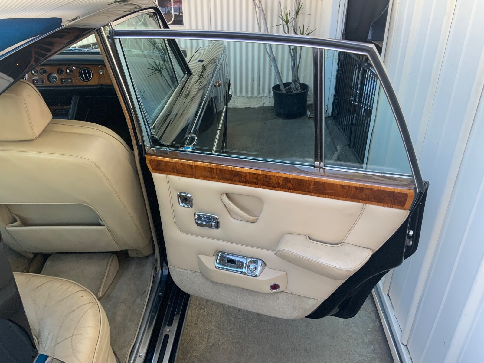 Rolls-Royce-Silver-Shadow-1968-Sedan-19