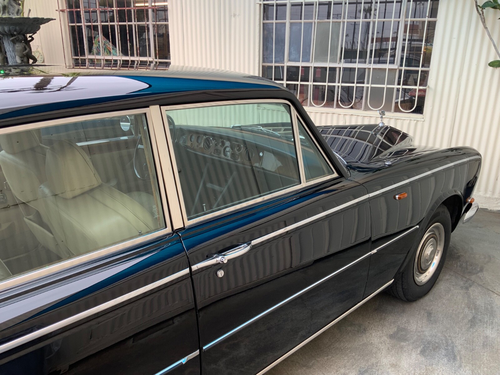 Rolls-Royce-Silver-Shadow-1968-Sedan-2