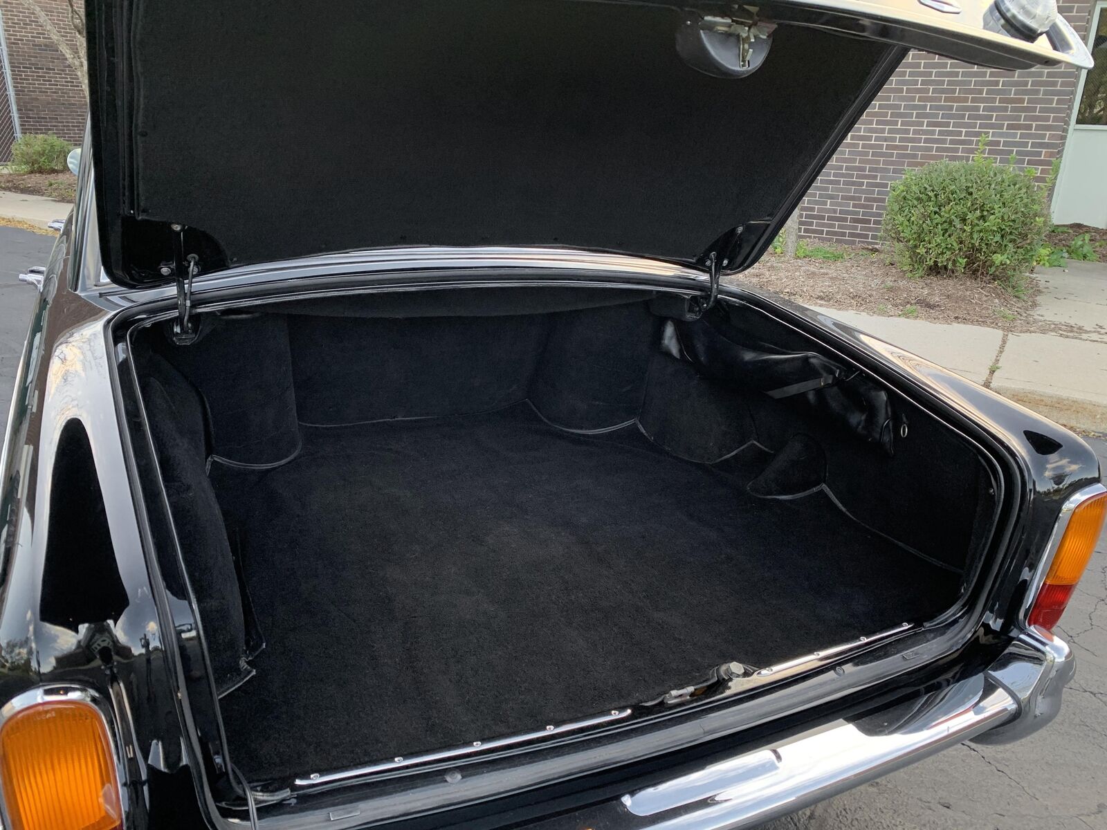 Rolls-Royce-Silver-Shadow-1969-Sedan-35