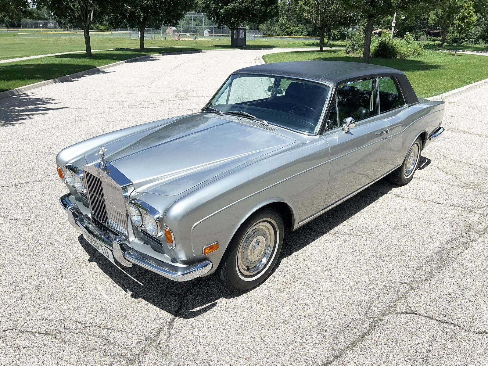 Rolls-Royce-Silver-Shadow-1970-2-door-coupe-1