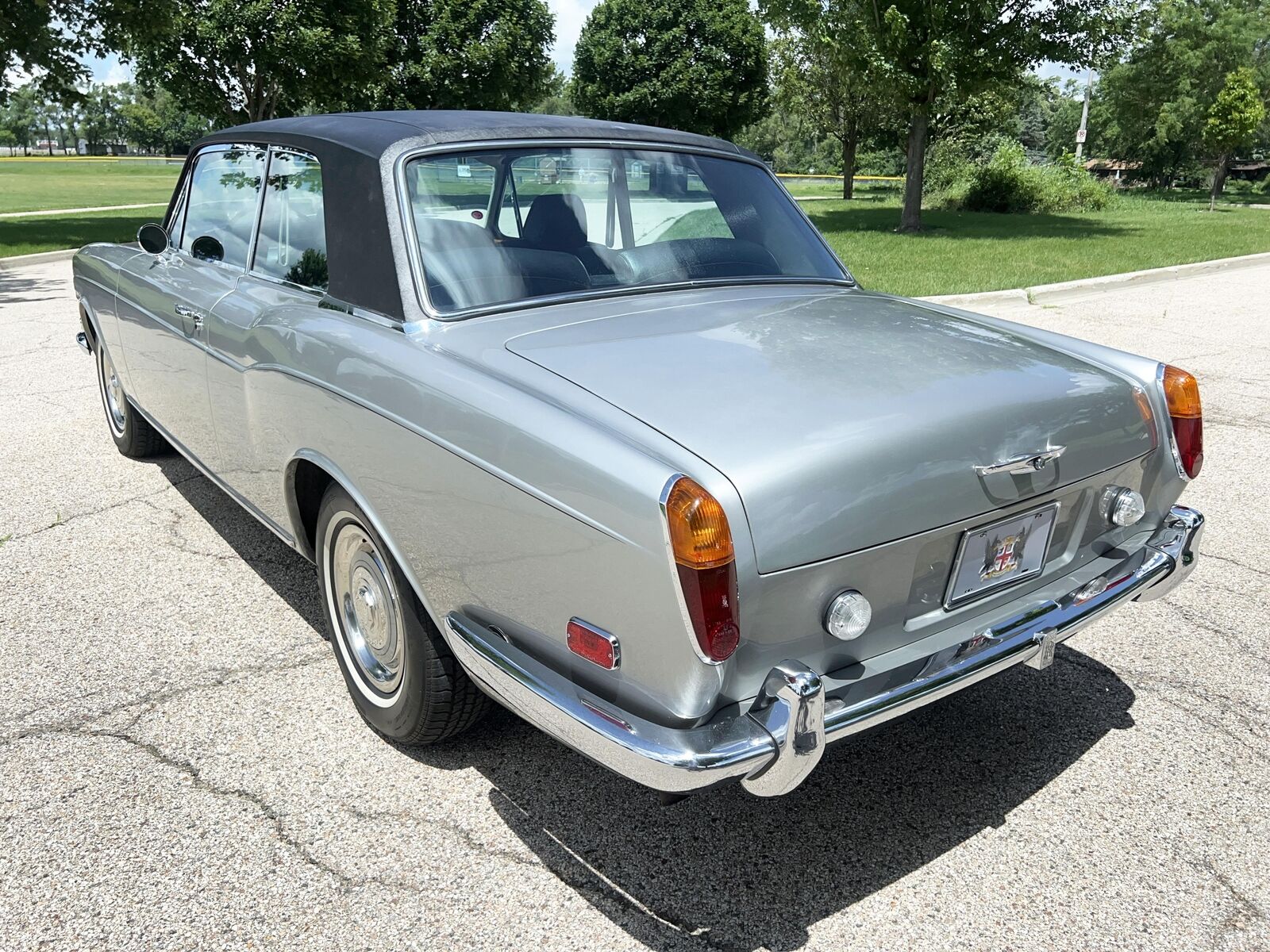 Rolls-Royce-Silver-Shadow-1970-2-door-coupe-10