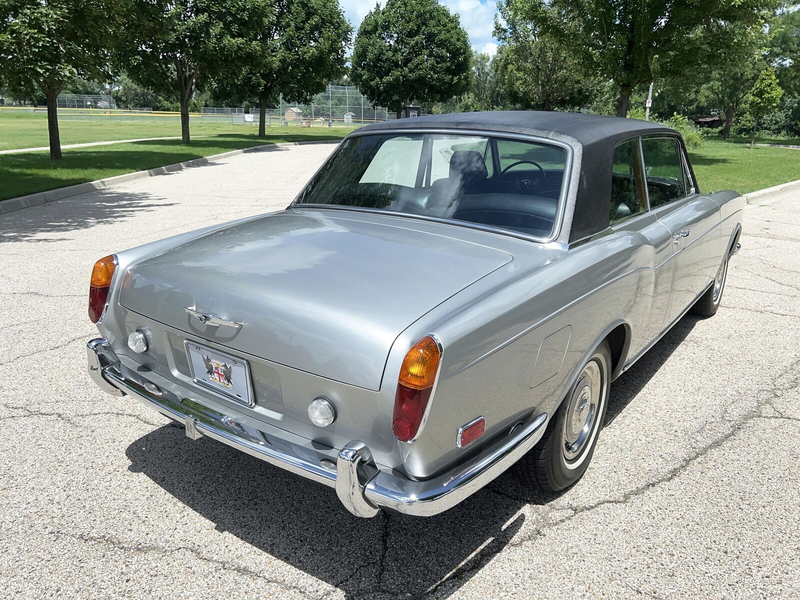 Rolls-Royce-Silver-Shadow-1970-2-door-coupe-12