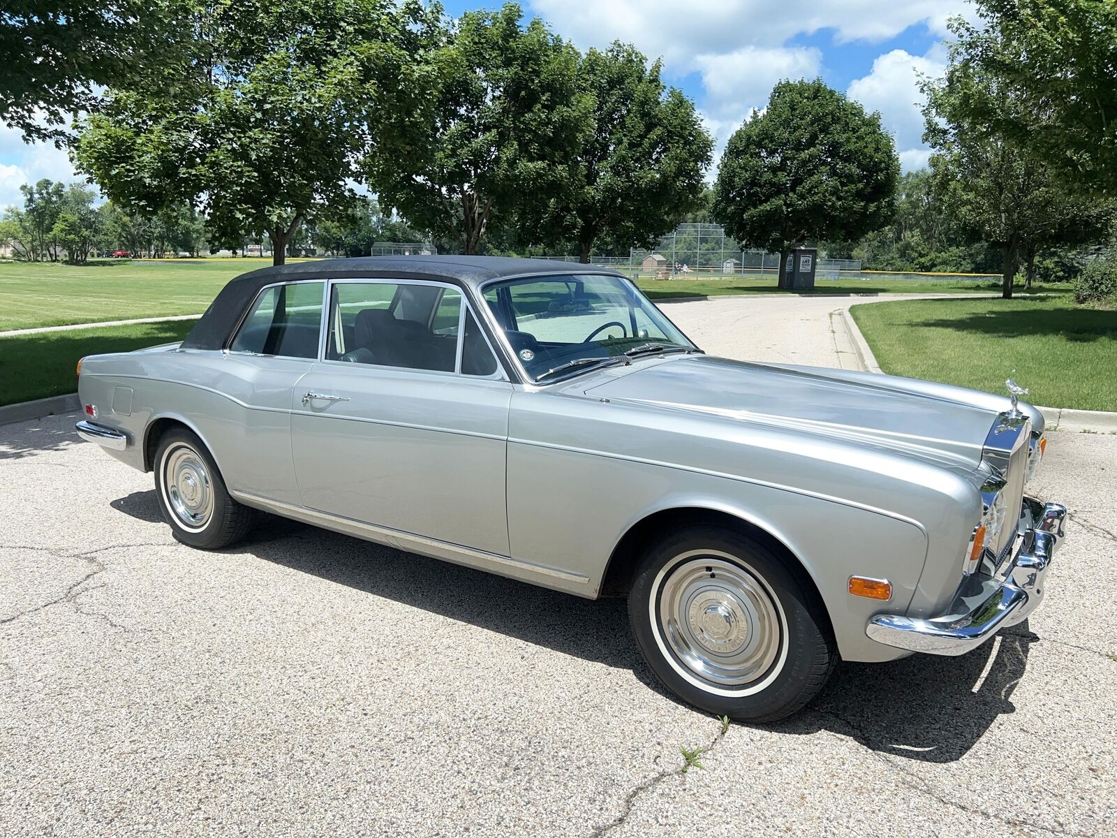 Rolls-Royce-Silver-Shadow-1970-2-door-coupe-15