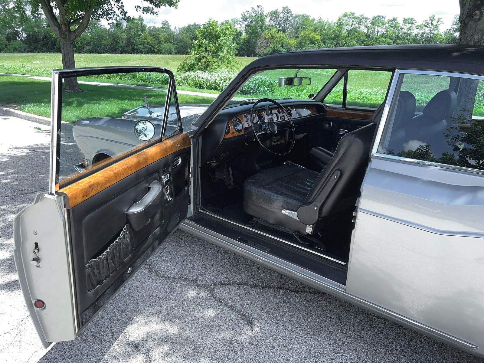 Rolls-Royce-Silver-Shadow-1970-2-door-coupe-17